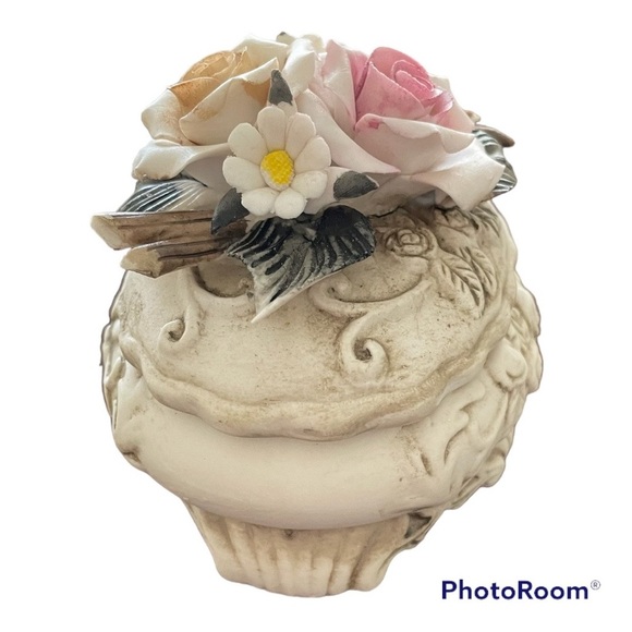 Capodimonte authentic porcelain trinket box made in Italy new in box - Picture 1 of 7